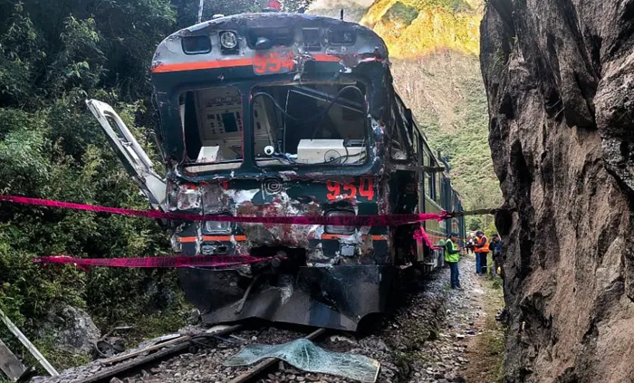 بيرو.. قتلى ومصابون في حادث تصادم قطارين