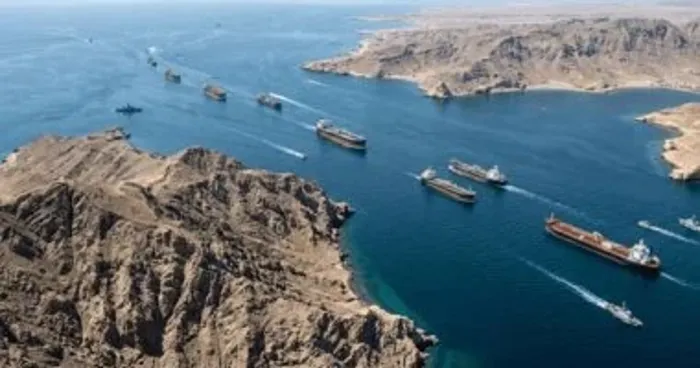 اندلاع حريق على متن سفينة في مضيق هرمز قرب سواحل عمان