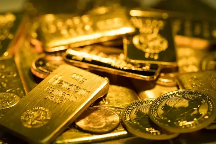 الذهب يتراجع إلى أدنى مستوى في قرابة أسبوعين بعد اتفاق تجاري أمريكي أوروبي