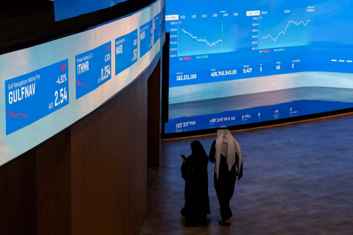 تباين أداء أسواق الخليج مع تزايد الضبابية حول مضيق هرمز 