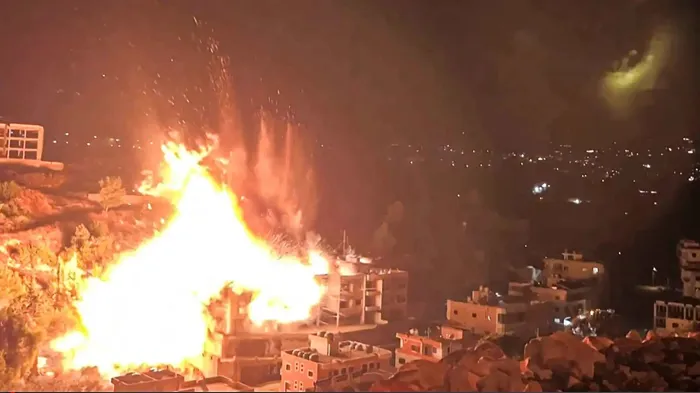 استشهاد 13 شخصا في غارات إسرائيلية على جنوب لبنان