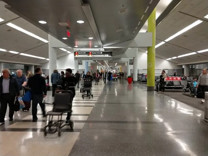 إيقاف الرحلات المغادرة إلى مطار فيلادلفيا الدولي بسبب تهديد أمني