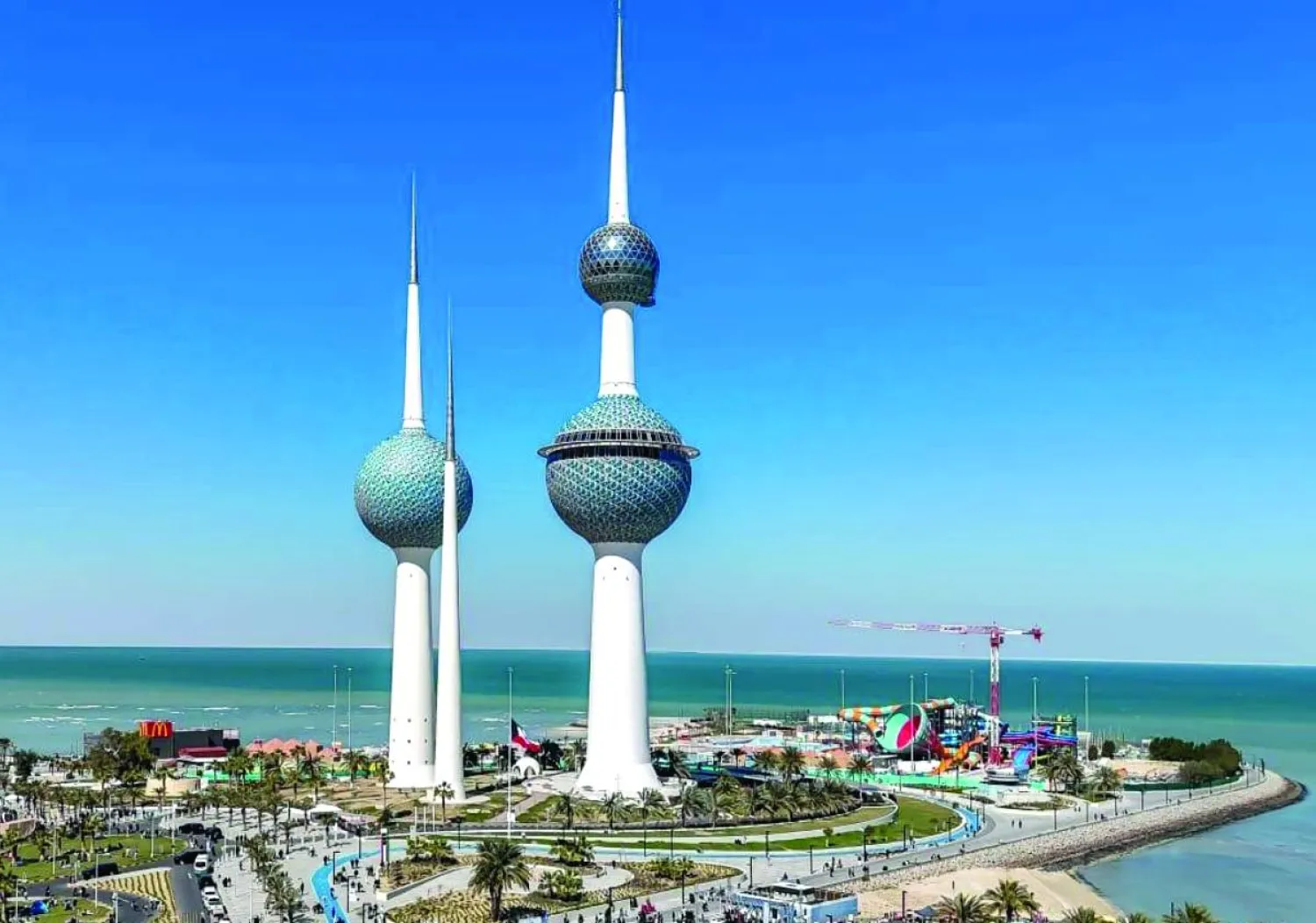 إيران تعلن استهداف «مواقع أميركية» في الكويت والبحرين والأردن