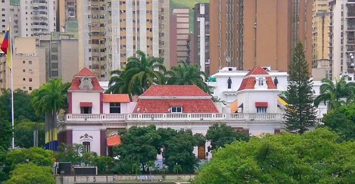 فنزويلا.. إطلاق نار قرب القصر الرئاسي بعد رصد "مسيرات مجهولة"