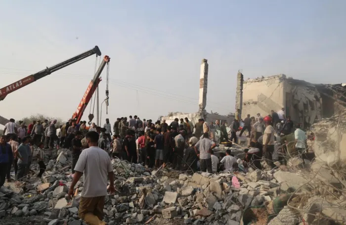 الهلال الأحمر الإيراني: مقتل 555 مواطنا منذ بدء الهجمات