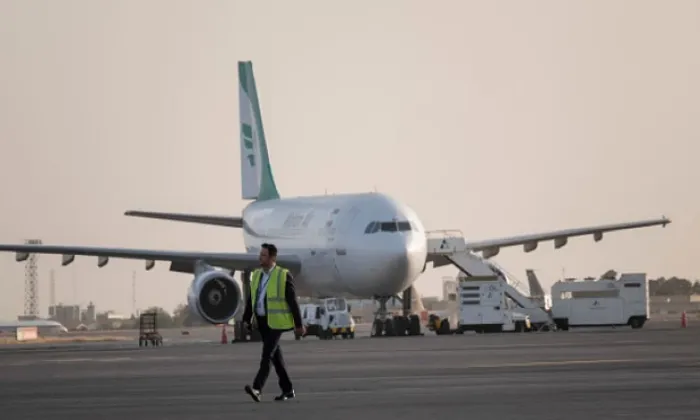 إيران تعيد فتح مجالها الجوي أمام الرحلات الدولية وسط البلاد وغربها