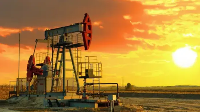 أسعار النفط ترتفع أكثر من 1.5% بعد قرار أوبك+ تثبيت الإنتاج