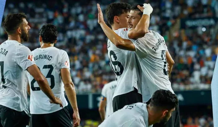 برشلونة يخسر من فالنسيا في نهاية الدوري الإسباني