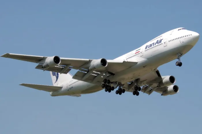 إيران تعيد فتح مجالها الجوي بعد إغلاق مؤقت