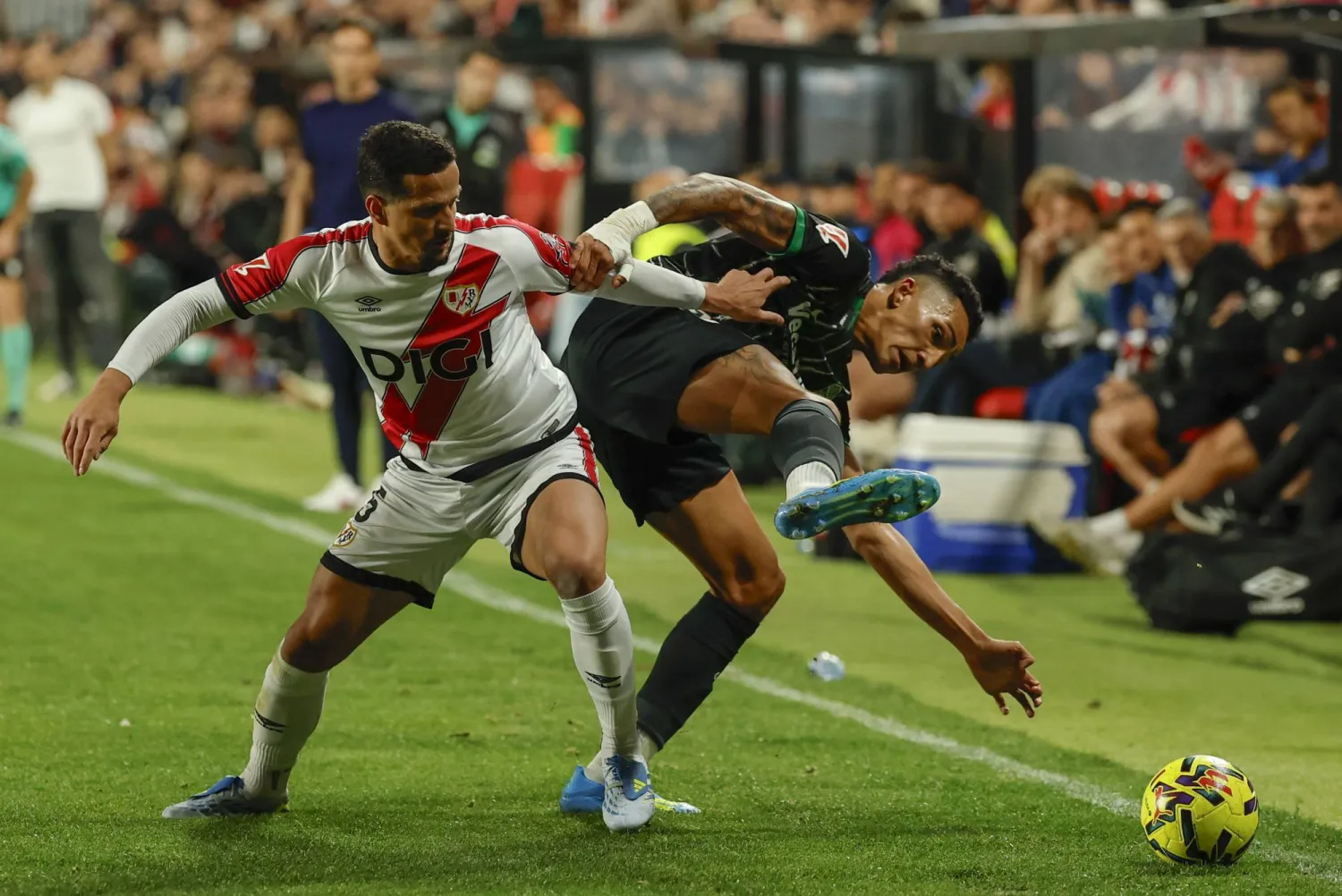 الدوري الإسباني: فاييكانو يفوز على إلتشي