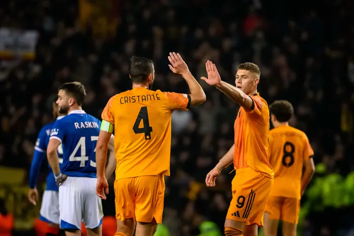 روما يهزم رينجرز في الدوري الأوروبي