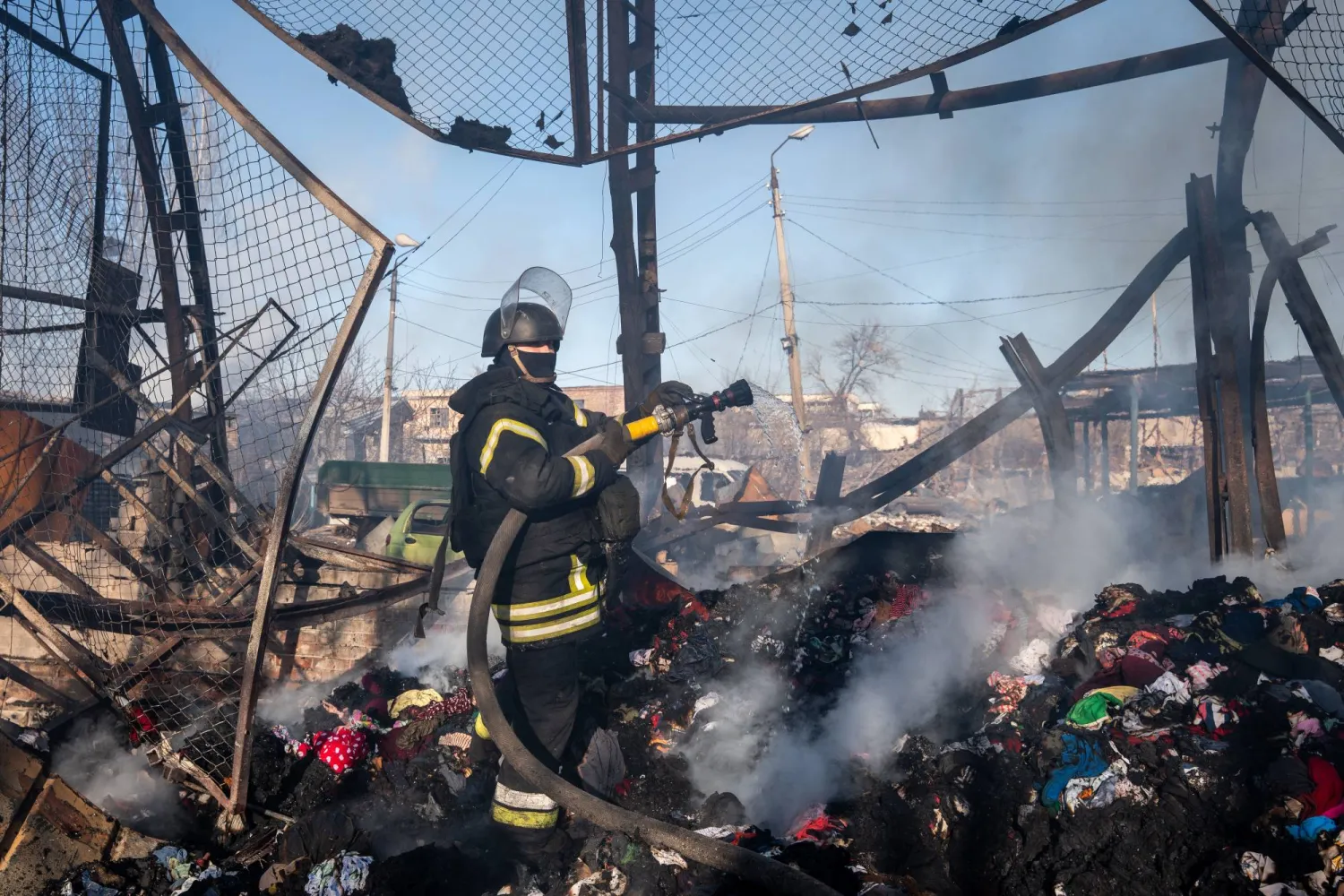 أوكرانيا: مقتل أربعة أشخاص في ضربة روسية... وزيلينسكي يبحث تحسين الدفاعات الجوية