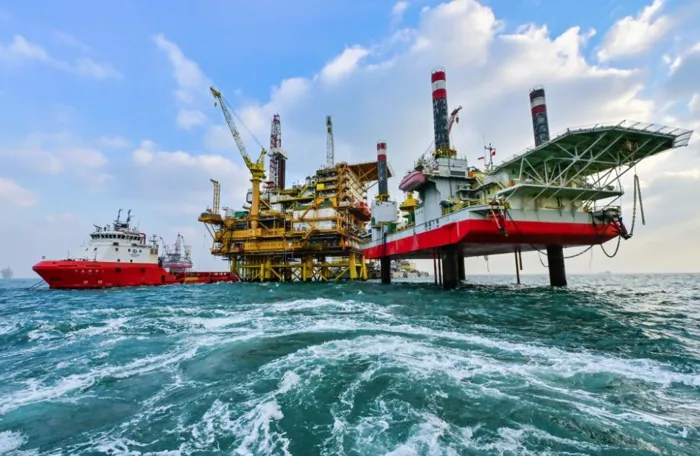 هدنة الأسبوعين تزلزل الأسواق.. أسعار النفط تهوي إلى ما دون 100 دولار