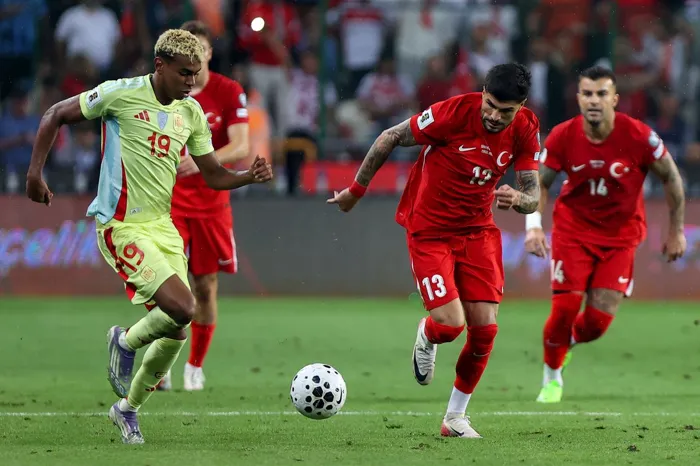 منتخب إسبانيا يسحق تركيا بسداسية في تصفيات كأس العالم