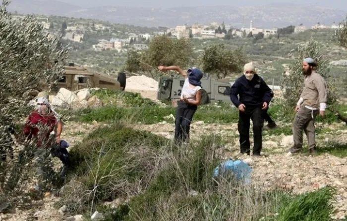 إصابة 3 فلسطينيين برصاص المستوطنين في رام الله