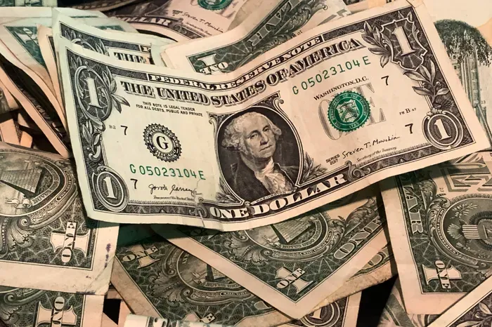 بداية ضعيفة للدولار في 2026 بعد أكبر انخفاض له في 8 سنوات