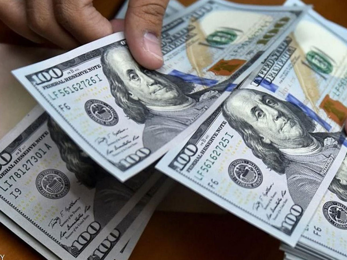انخفاض الدولار مقابل العملات الأخرى