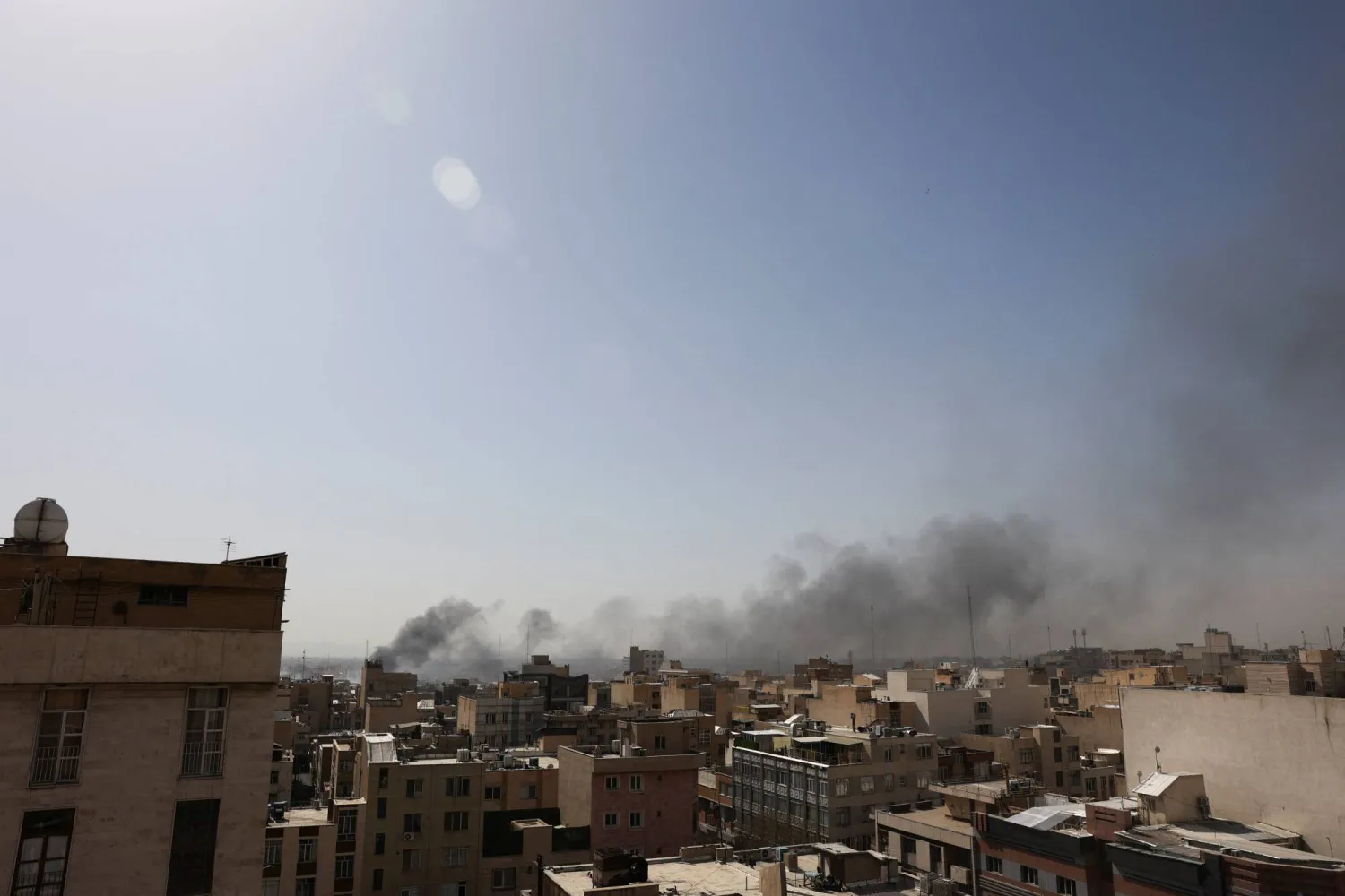 انفجارات في أبو ظبي والمنامة والرياض ودبي.. وقطر تعترض صواريخ إيرانية