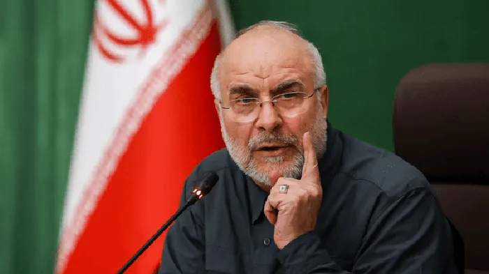 رئيس برلمان إيران: سنغلق مضيق هرمز إذا لم ترفع أمريكا الحصار عن موانينا