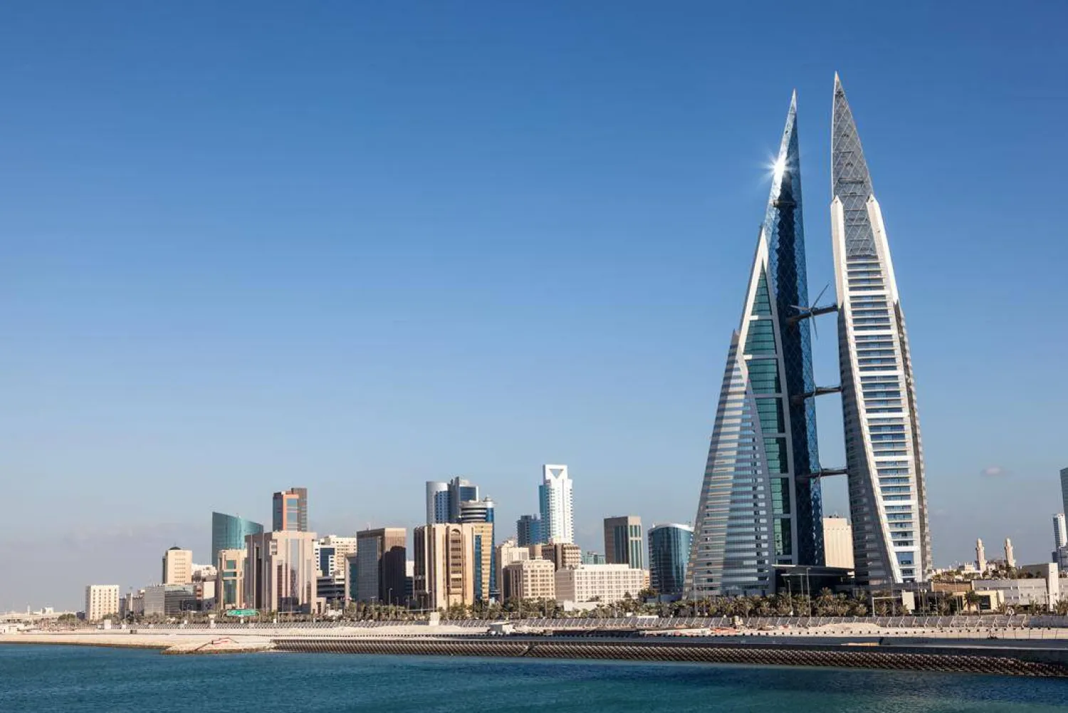 هجمات إيرانية تستهدف البحرين وقطر والإمارات والكويت