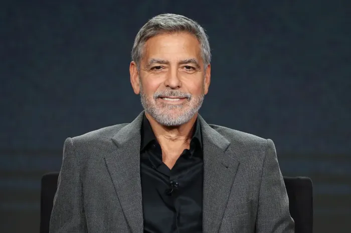 لكبر عمره.. جورج كلوني: لم أستطع الالتزام بأسلوب الإخراج المعتاد لنواه باومباخ في فيلم "جاي كيلي"