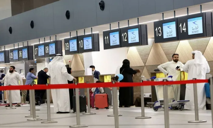 طائرات مسيرة تستهدف خزان وقود بمطار الكويت