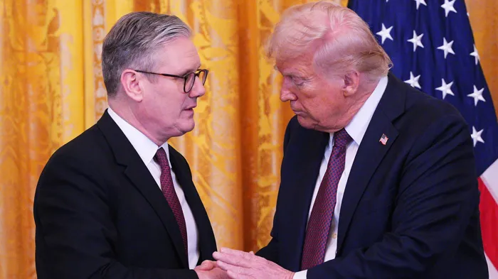 الحكومة البريطانية: ستارمر وترامب يؤكدان أهمية فتح مضيق هرمز بأسرع وقت