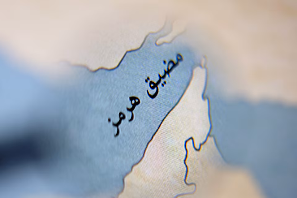 سفن نفط إيرانية تعود أدراجها بسبب الحصار الأمريكي  والملاحة محدودة في هرمز