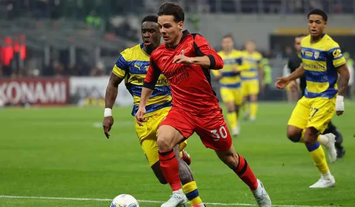 الدوري الإيطالي.. ميلان يواصل نزيف النقاط بالخسارة أمام بارما