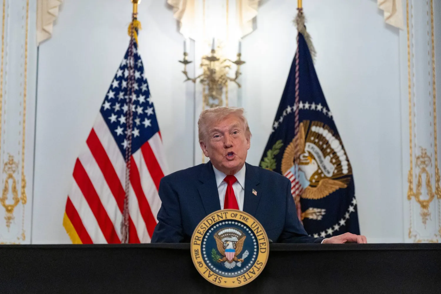 ترمب: سيتم إغلاق المجال الجوي فوق فنزويلا ومحيطها بالكامل