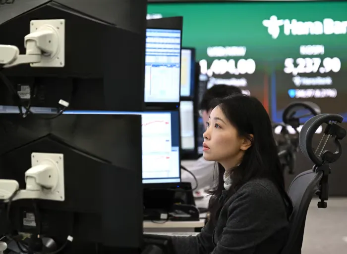 الأسواق الآسيوية تتراجع وخام برنت يرتفع لـ 96.75 دولار للبرميل