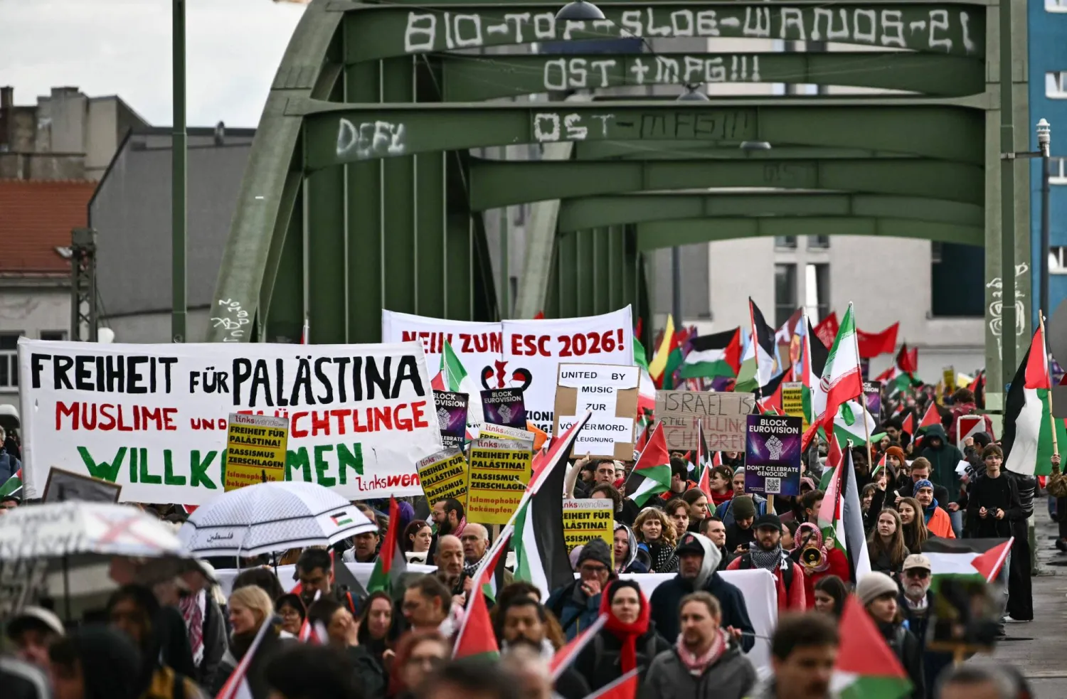 اعتقال 14 متظاهراً مؤيداً لفلسطين قبل نهائي مسابقة «يوروفيجن»