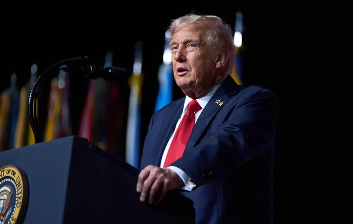 ترامب: أسطول حربي يبحر نحو إيران الآن