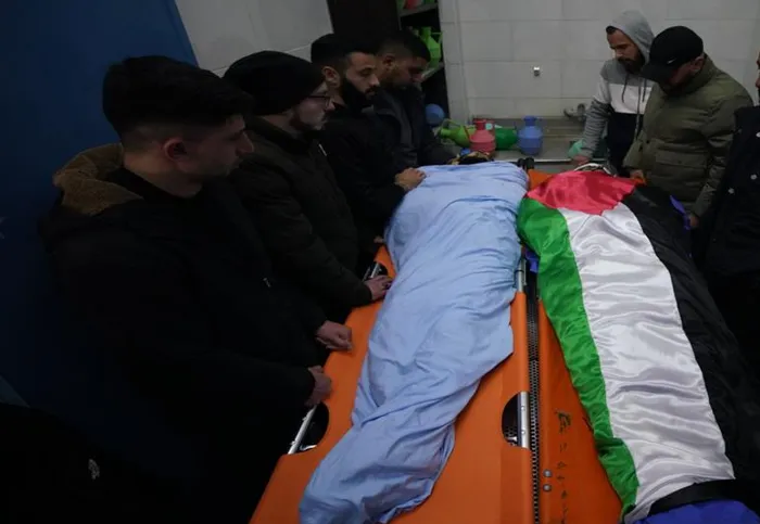 استشهاد فتى فلسطيني متأثرا برصاص الاحتلال بالضفة الغربية