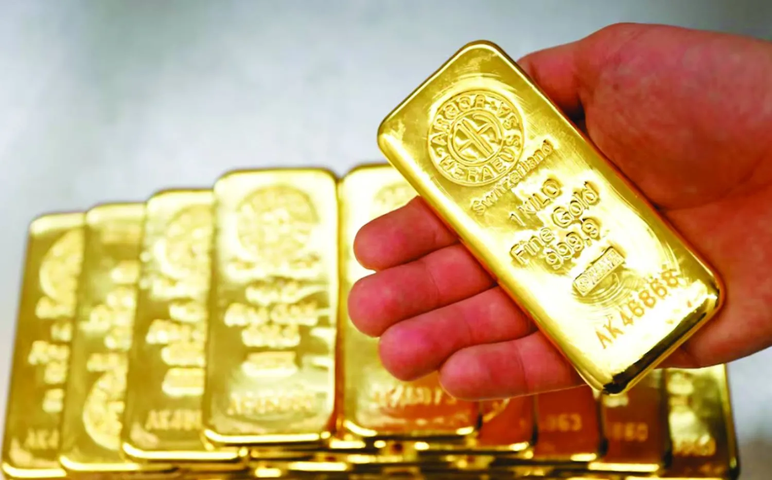 تراجع طفيف للذهب مع تمديد ترمب موعد فرض رسوم على الاتحاد الأوروبي